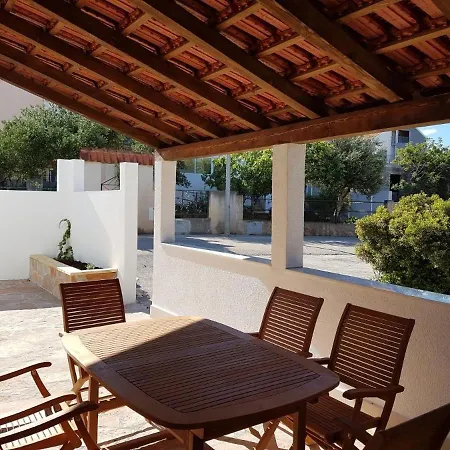 In With Terrace, Air Conditioning, Wifi, Washing Machine 5123-1 * Milna (Brac)