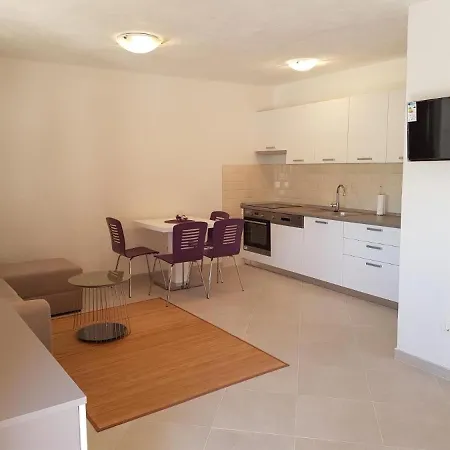 Holiday home In With Terrace, Air Conditioning, Wifi, Washing Machine 5123-1 Milna (Brac)