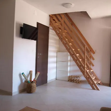 In With Terrace, Air Conditioning, Wifi, Washing Machine 5123-1 * Milna (Brac)