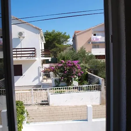 In With Terrace, Air Conditioning, Wifi, Washing Machine 5123-1 * Milna (Brac)