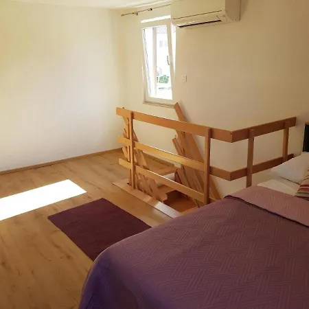 Vakantiehuis In With Terrace, Air Conditioning, Wifi, Washing Machine 5123-1 *