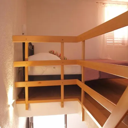 Holiday home In With Terrace, Air Conditioning, Wifi, Washing Machine 5123-1 Milna (Brac)