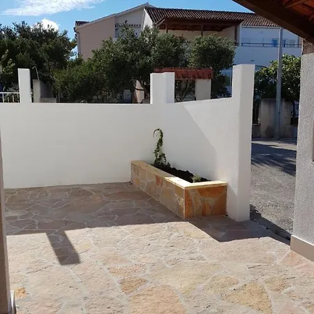In With Terrace, Air Conditioning, Wifi, Washing Machine 5123-1 * Milna (Brac)
