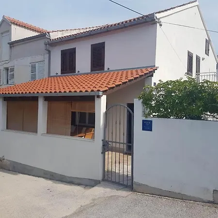 In With Terrace, Air Conditioning, Wifi, Washing Machine 5123-1 * Milna (Brac)